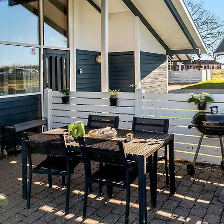 Semesterbostad With Fireplace 11 *