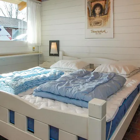 With Fireplace 11 Semesterbostad