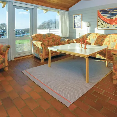 With Fireplace 11 Semesterbostad *