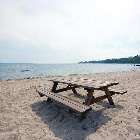 With Fireplace 11 Semesterbostad *